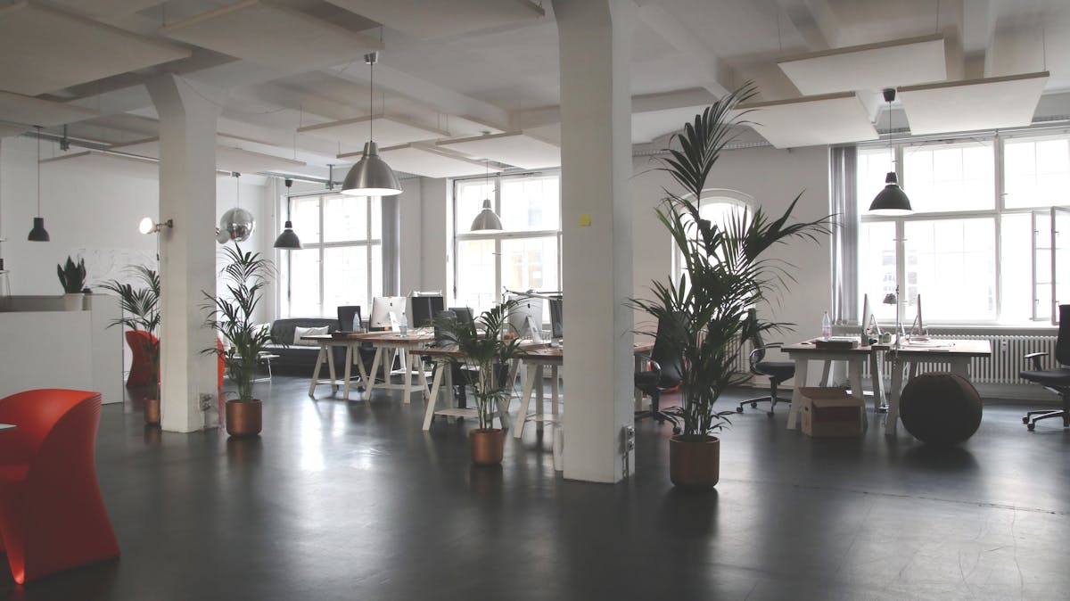 Commercial workplace with meeting and desk zones